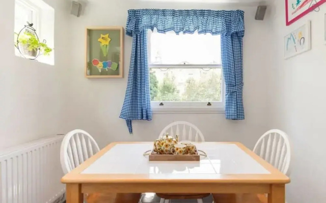 Charming 3bed Near Mile End Tube & Victoria Park