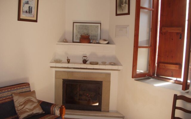 Niovi House