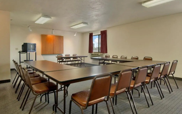 Super 8 Airport Portland Oregon