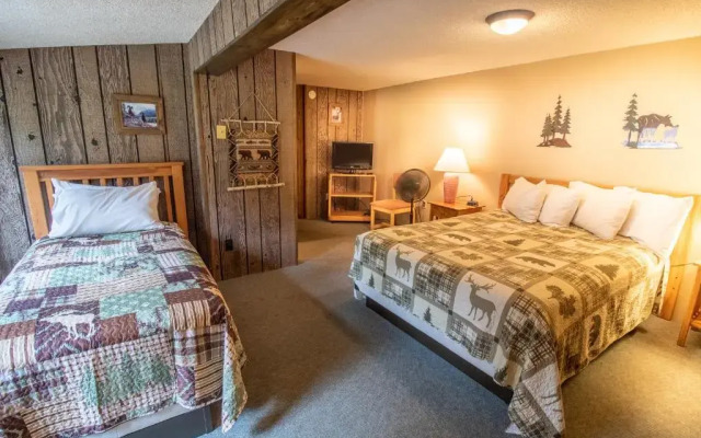 Castle Mountain Lodge