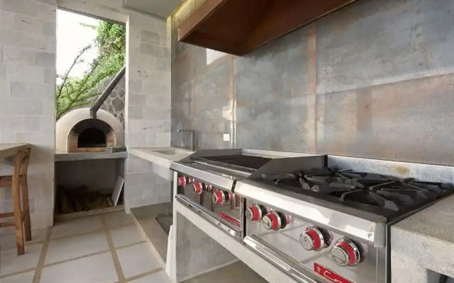 Luxury Villa: Hot Tub: Ocean Views: Fully Staffed