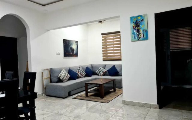 Charming, Quiet & Cozy - Close to Highway,parking