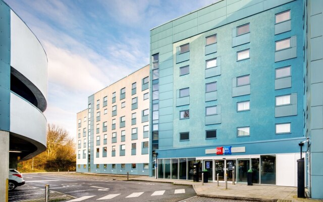 Ibis London Heathrow Terminal 5