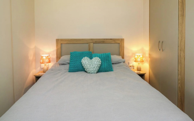 Caravan 6 at Blackmoor Farm