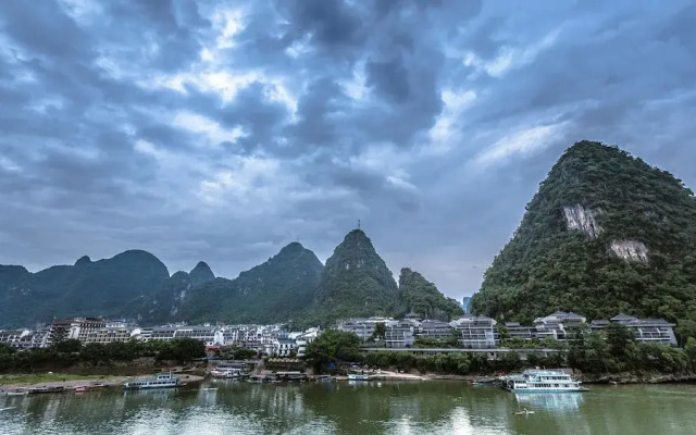 Sea Lily Yangshuo Riverside Resort