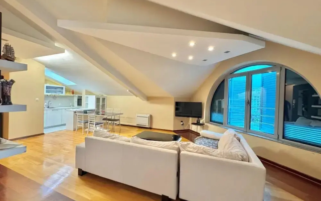 Rooftop Elegance Suite