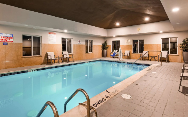 Best Western Plus New Cumberland Inn & Suites