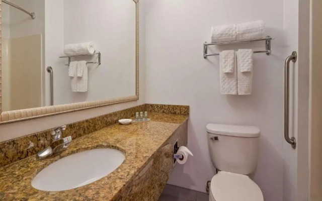 Spark by Hilton Oak Forest