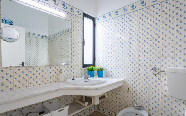 Sea 3BDR House W/ Patio by Lovelystay