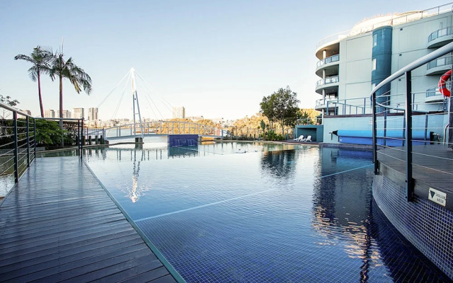 Homebush Bay Self-Contained Modern Two-Bedroom Apartments (BEN)