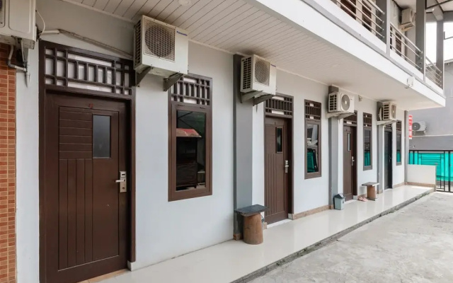RedDoorz Syariah near Mall Of Serang