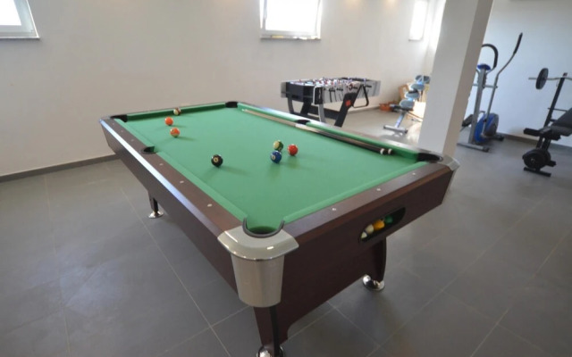 Villas in Kanfanar With 4 Bedrooms and 5 Bathrooms