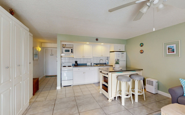 Mariners Cove 302