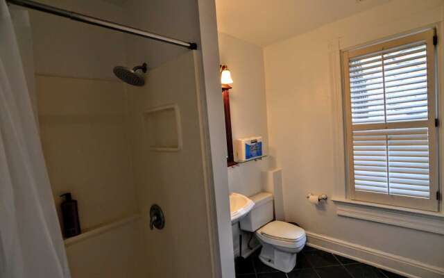 2123 R St Nw 3 1 Br Apts