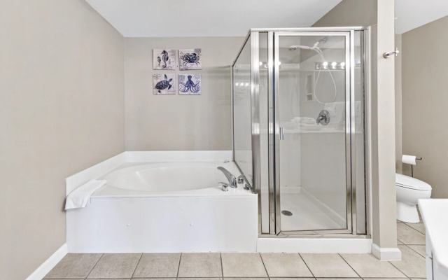 Beachfront Windemere Condos by Hosteeva