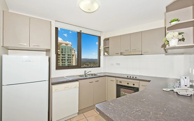 Surfers International Apartments Resort