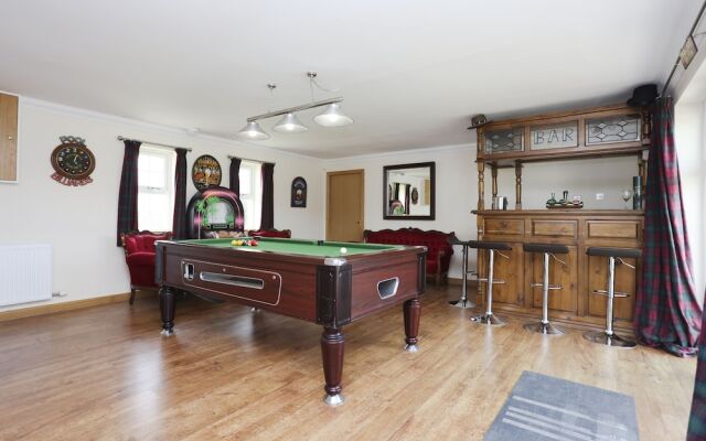 JOIVY Greenknowes Estate With Hot Tub And Bar
