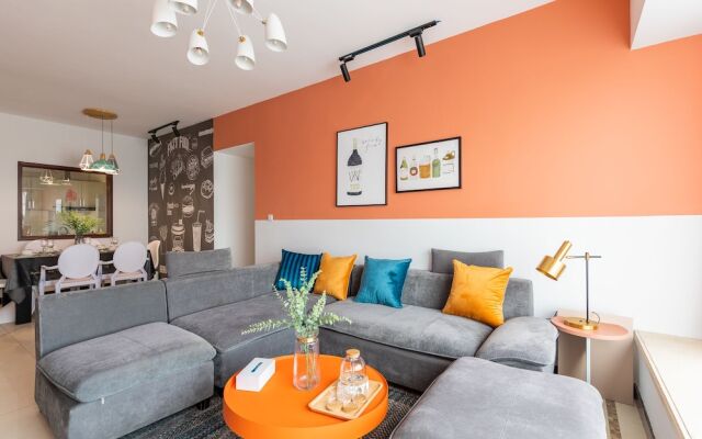 Locals Boutique Apartment  Huafa  No.10