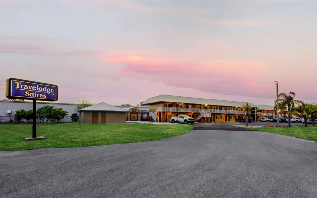 Travelodge Suites by Wyndham Lake Okeechobee