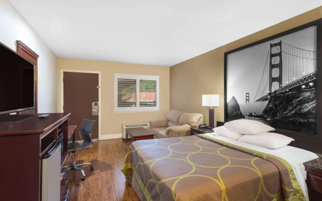 Super 8 by Wyndham Martinez