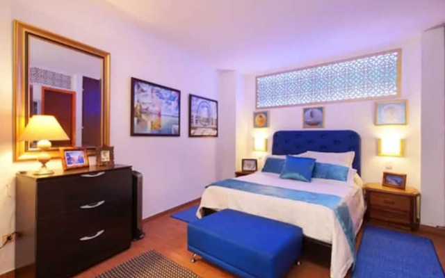 Comfort Relaxing In Blue. San Antonio