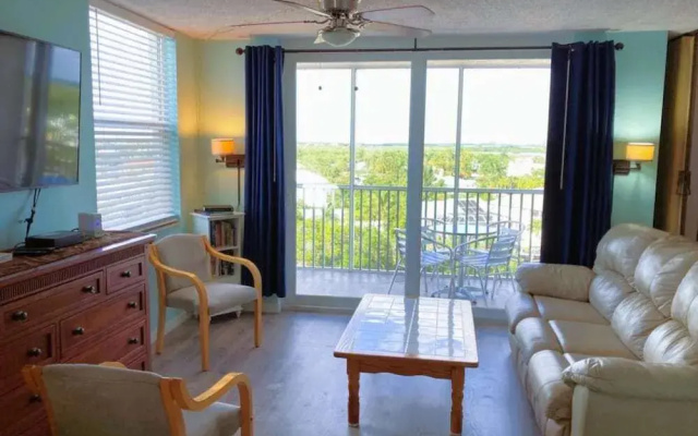 Don's Bonita Beach & Tennis Club