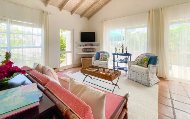 Folly & Guest House 6 Bedroom Home