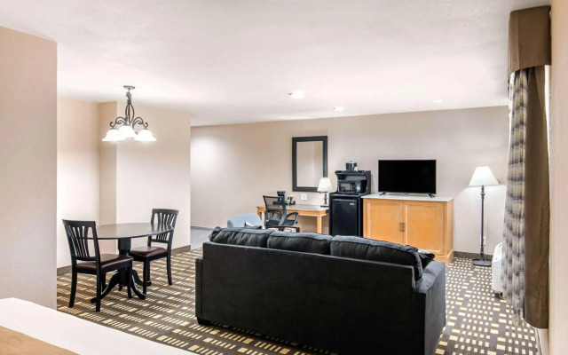 Quality Inn & Suites Plano East - Richardson