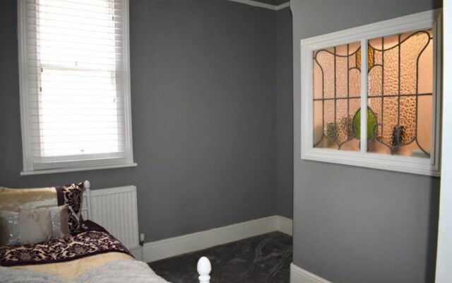 2 Bedroom Apartment Near Seafront in Brighton