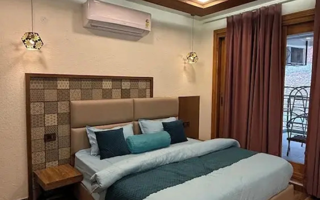 Yes Hotel By The Ganges