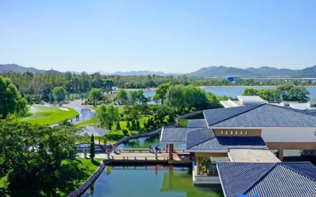 Ming Lake International Hot Spring Ski Resort Hotel