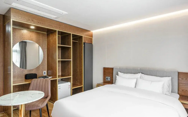 Brown Dot Hotel Ajung