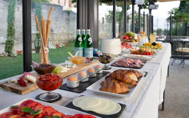 Villa Maria Apartments