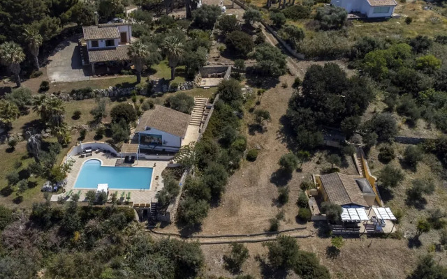 Villa Retreat With Mesmerizing sea View