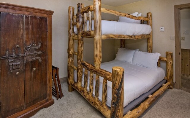 Village Center Condo 1F