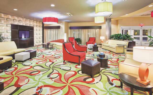La Quinta Inn & Suites by Wyndham Hinesville - Fort Stewart