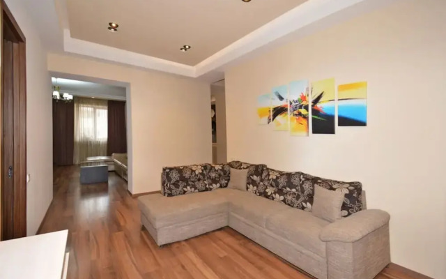 Apartment by Luxe Group DI888