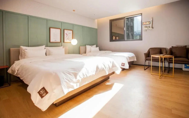 Seomyeon Brown-dot hotel Gold