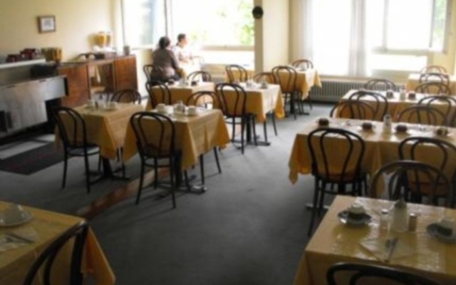 Hotel 33