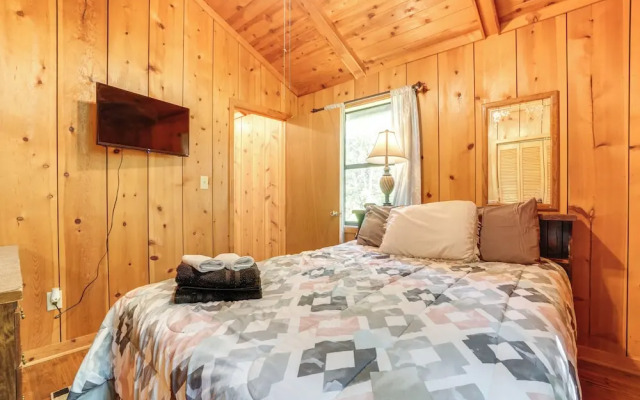 Private Hot Tub & Game Room: Cleveland Getaway