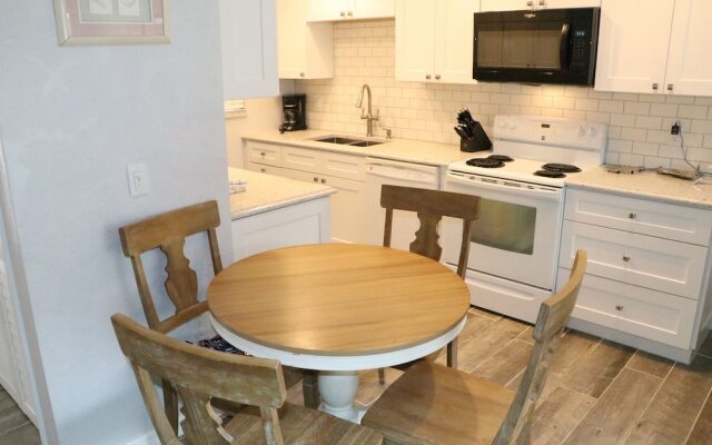 Jamaica Royale - 081 - 2 Br Condo