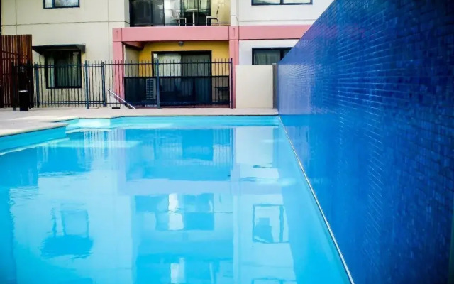 Two bedroom Apt next to Perth CBD with Parking.