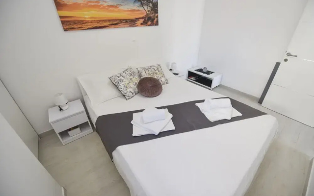 Funtastic C Apartment with Pool and Terrace