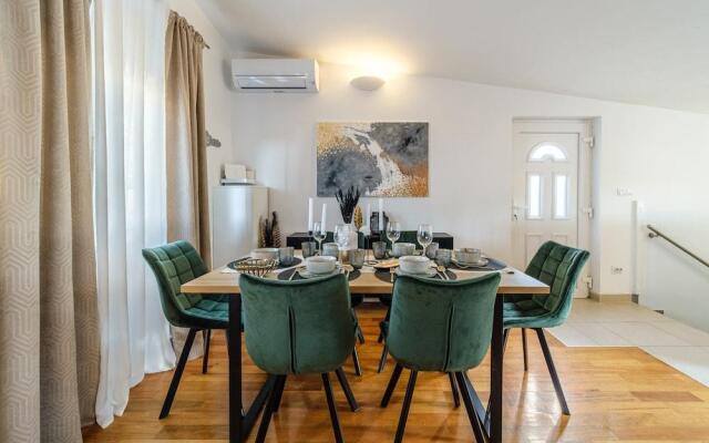 Apartments Tomy