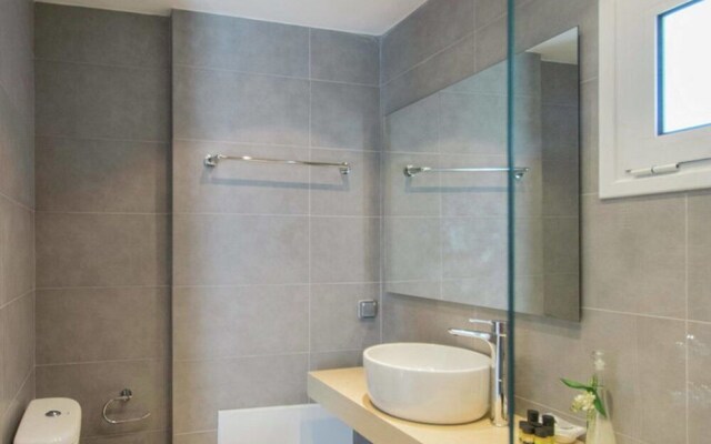 Infinity Pool Villa With Sea Views Near Rethymno City & Beach and Shaded BBQ