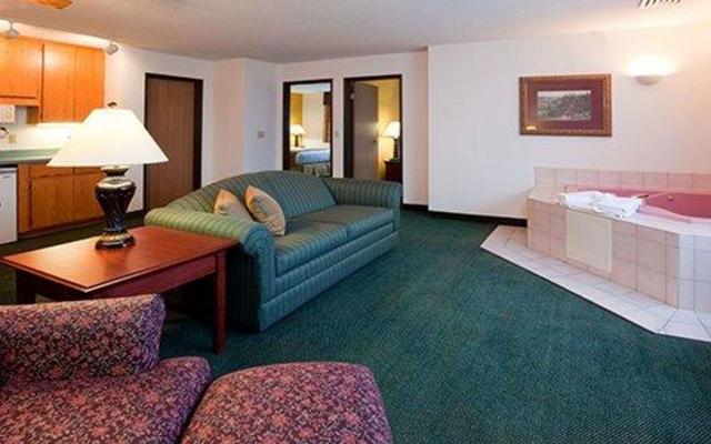 Norwood Inn & Suites Eagan MSP Airport