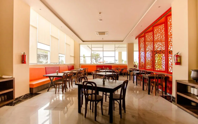 Front One Hotel Purwodadi