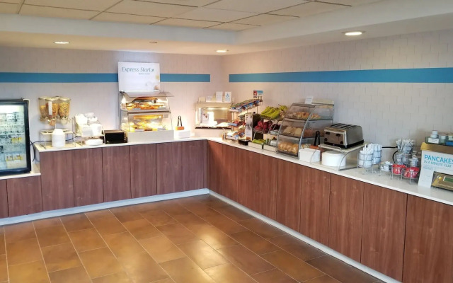 Holiday Inn Express Rochester - Greece by IHG