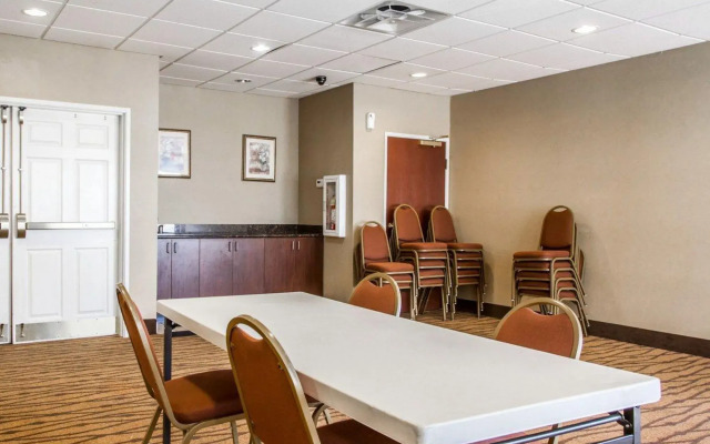 Sleep Inn & Suites Auburn Campus Area I-85