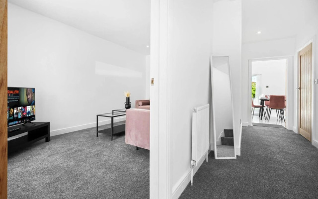 Family/contractors 3 bed House/parking/sleeps 7